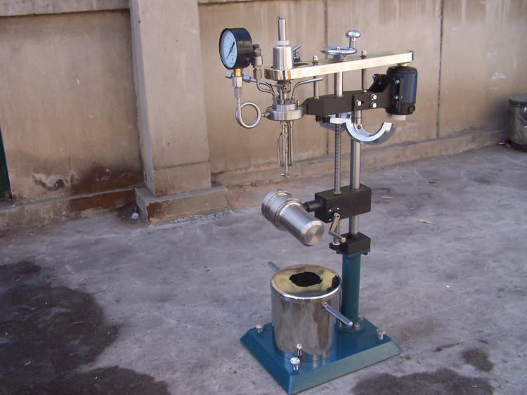 KCFD系列--快開卡環結構-釜體下落、翻轉出料側面照片