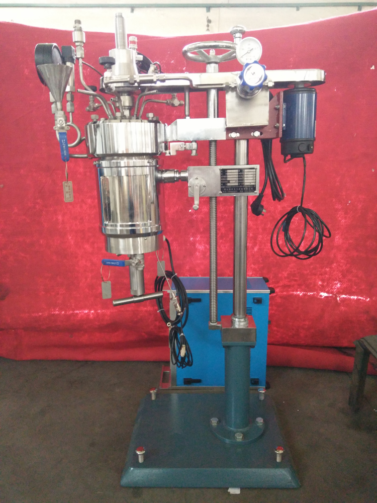 SYBFD系列-1L雙層石英玻璃釜-帶背壓閥側面照片