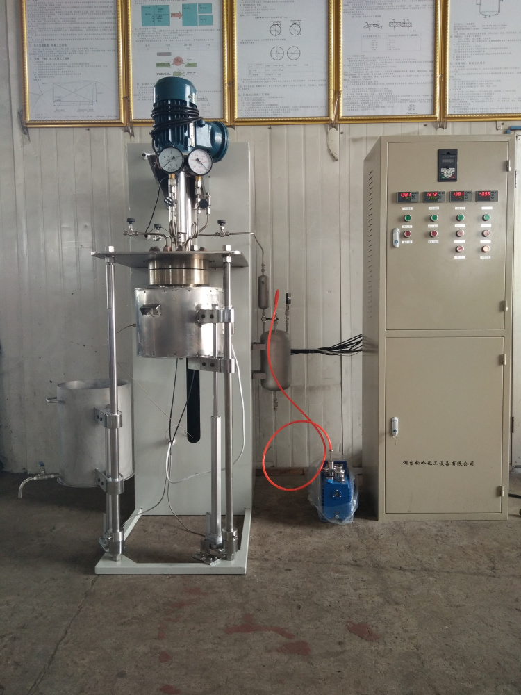 DFCF系列-釜體電動升降翻轉、加熱爐和水槽電動升降并可側移2